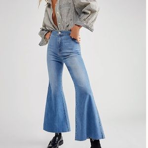NWT free people Youthquake Crop Flare Jeans. Size 31.